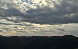 Retour, la route des Crêtes et son ciel, après une journée d'un ciel bleu et serein pour notre plus grand plaisir !..
Pour l'organisation, un grand Merci à Véronique !